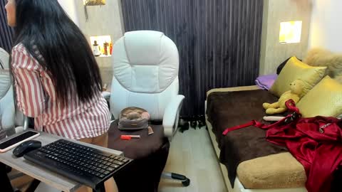 Snapshot of _tiffany_queen chatting on 02.08.25 Stefania online show from 02.08.25