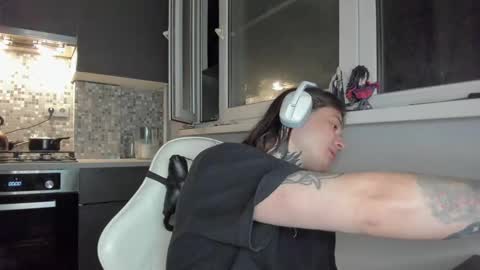 Snapshot of _torfin_ chatting on 03.10.25 _torfin_ online show from 03.10.25