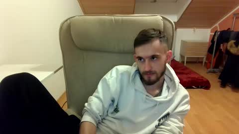 Snapshot of _v_l_a_d_ chatting on 02.01.25 Vlad online show from 02.01.25