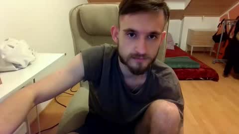 Snapshot of _v_l_a_d_ chatting on 02.04.25 Vlad online show from 02.04.25