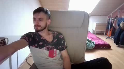 Snapshot of _v_l_a_d_ chatting on 02.10.25 Vlad online show from 02.10.25