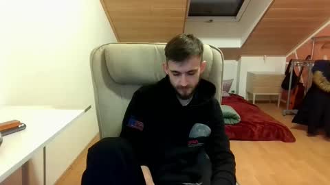 Snapshot of _v_l_a_d_ chatting on 02.11.25 Vlad online show from 02.11.25