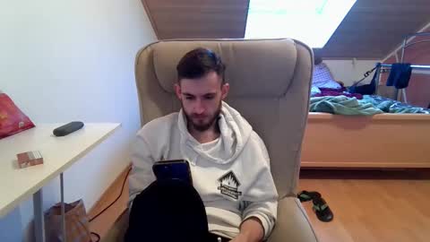 Snapshot of _v_l_a_d_ chatting on 02.17.25 Vlad online show from 02.17.25