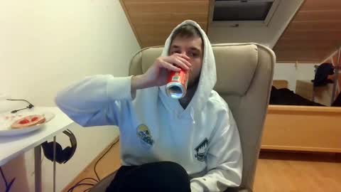 Snapshot of _v_l_a_d_ chatting on 03.11.25 Vlad online show from 03.11.25