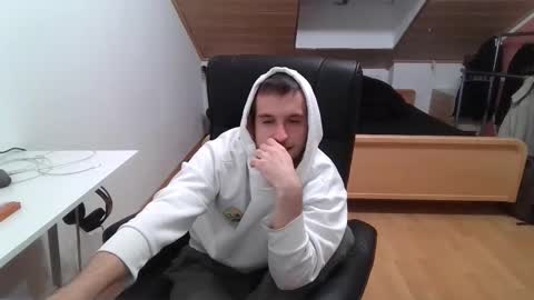 Snapshot of _v_l_a_d_ chatting on 10.18.25 Vlad online show from 10.18.25