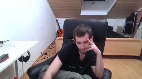 Snapshot of _v_l_a_d_ chatting on 10.24.25 Vlad online show from 10.24.25