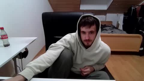 Snapshot of _v_l_a_d_ chatting on 12.17.25 Vlad online show from 12.17.25