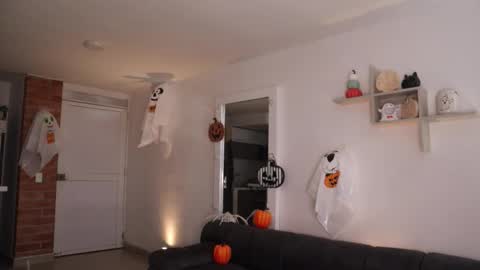 Anastasia Vahos online show from 10.30.25