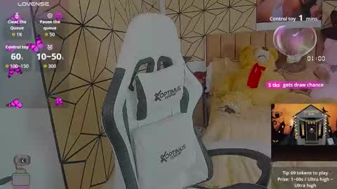 Snapshot of _vane_lopez chatting on 10.23.25 vane online show from 10.23.25