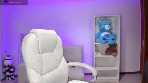 Snapshot of _wdreamgirl chatting on 10.24.25 Fernanda online show from 10.24.25