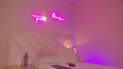 _wendy_x online show from 10.21.25