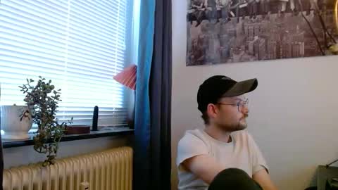 Snapshot of _whoisthatguy_ chatting on 10.21.25 _whoisthatguy_ online show from 10.21.25