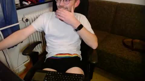 Snapshot of _whoisthatguy_ chatting on 11.04.25 _whoisthatguy_ online show from 11.04.25