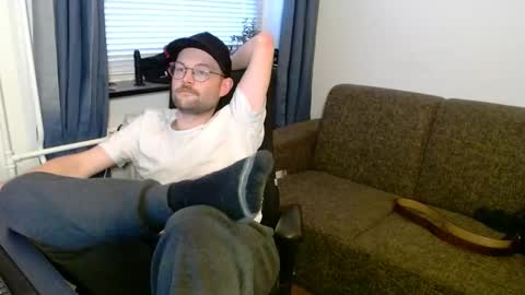 Snapshot of _whoisthatguy_ chatting on 11.10.25 _whoisthatguy_ online show from 11.10.25