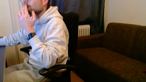 Snapshot of _whoisthatguy_ chatting on 11.25.25 _whoisthatguy_ online show from 11.25.25