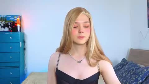 Snapshot of _yourfoxy_ chatting on 09.29.25 LITTLE FOX online show from 09.29.25