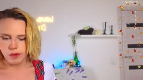 Snapshot of _yourfoxy_ chatting on 10.30.25 LITTLE FOX online show from 10.30.25