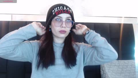 Yuyi online show from 01.03.25