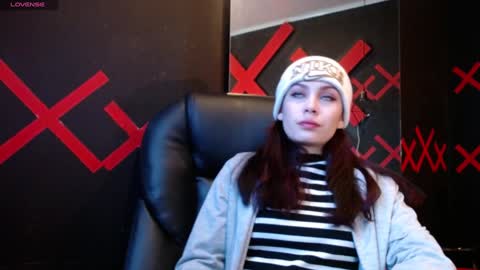 Yuyi online show from 01.14.25