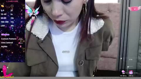 Yuyi online show from 10.31.25