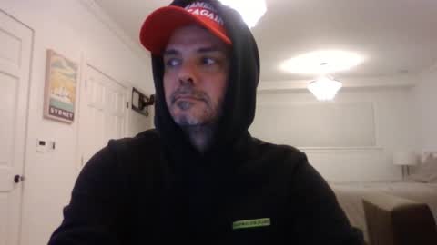 Snapshot of _zeus____ chatting on 01.08.25 Zeus online show from 01.08.25