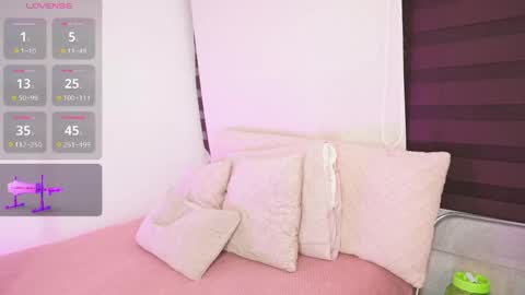 Snapshot of a__vanellopecute chatting on 09.23.25 Alexandra online show from 09.23.25