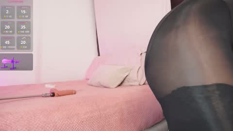 Snapshot of a__vanellopecute chatting on 10.10.25 Alexandra online show from 10.10.25