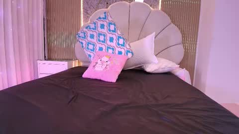 Aisha online show from 11.07.25