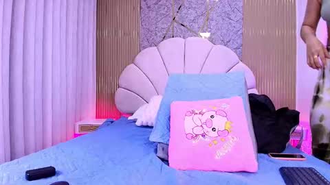 Aisha online show from 11.19.25