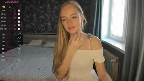 Snapshot of a_delina chatting on 09.30.25 Adelina online show from 09.30.25