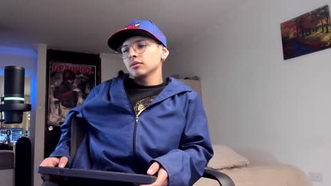 Snapshot of a_lejandro_08 chatting on 12.10.24 alejo online show from 12.10.24