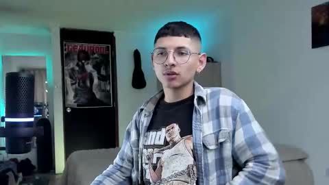 Snapshot of a_lejandro_08 chatting on 12.15.24 alejo online show from 12.15.24