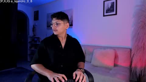 Snapshot of a_lejandro_08 chatting on 11.19.25 alejo online show from 11.19.25