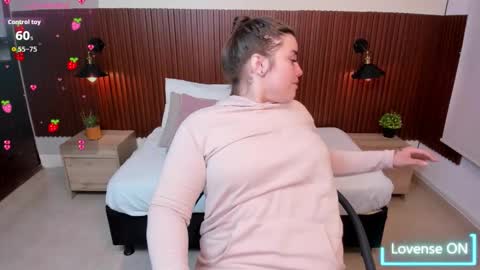 Snapshot of aabby_lee chatting on 11.03.25 Abby Lee online show from 11.03.25