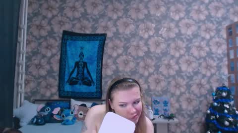 Snapshot of aalicebubble chatting on 12.20.25 Alice online show from 12.20.25