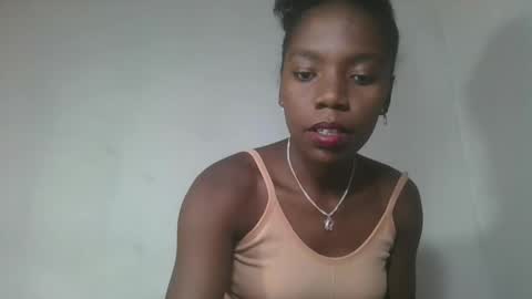 Snapshot of aangevelo chatting on 11.05.25 aangevelo online show from 11.05.25