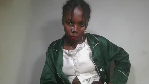 Snapshot of aangevelo chatting on 11.13.25 aangevelo online show from 11.13.25