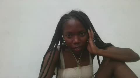 Snapshot of aangevelo chatting on 11.18.25 aangevelo online show from 11.18.25