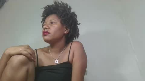 Snapshot of aangevelo chatting on 11.18.25 aangevelo online show from 11.18.25