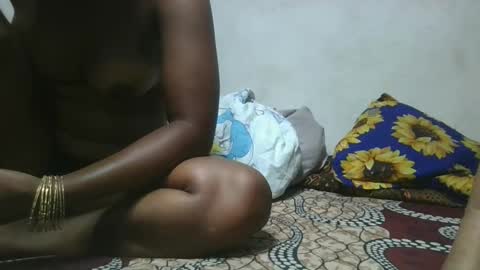 Snapshot of aangevelo chatting on 11.27.25 aangevelo online show from 11.27.25