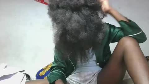 Snapshot of aangevelo chatting on 11.28.25 aangevelo online show from 11.28.25