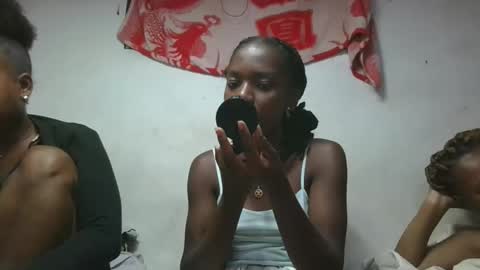 Snapshot of aangevelo chatting on 11.28.25 aangevelo online show from 11.28.25