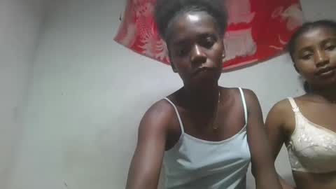 Snapshot of aangevelo chatting on 12.14.25 aangevelo online show from 12.14.25