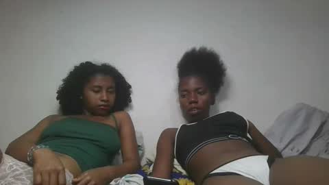 Snapshot of aangevelo chatting on 12.17.25 aangevelo online show from 12.17.25