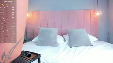 A R I A L  online show from 09.25.25