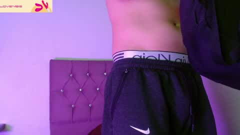 Snapshot of aaron_antonella_mds chatting on 04.09.26 Aaron y Antonella online show from 04.09.26