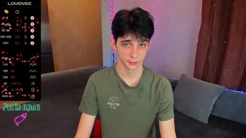 Snapshot of aaron_bang chatting on 11.30.25 Aaron Bang online show from 11.30.25