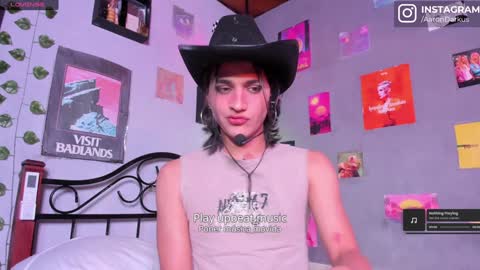 Snapshot of aaron_darkus chatting on 01.08.25 Aaron online show from 01.08.25