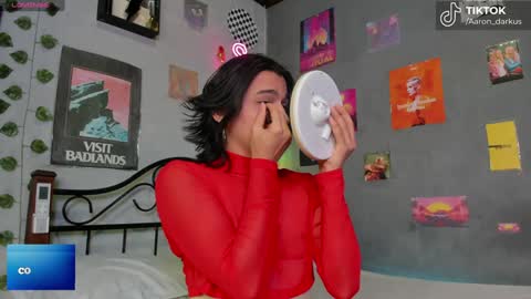 Snapshot of aaron_darkus chatting on 01.19.25 Aaron online show from 01.19.25