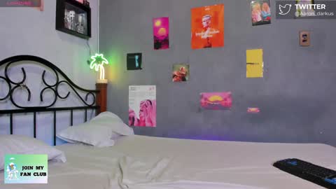 Snapshot of aaron_darkus chatting on 01.28.25 Aaron online show from 01.28.25